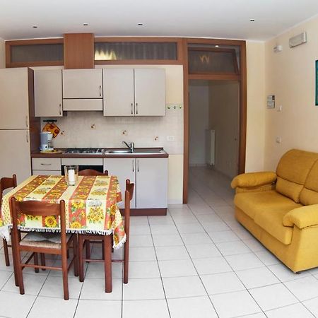 מאלצ'סינה Casa Facchinetti Yellow Apartment מראה חיצוני תמונה