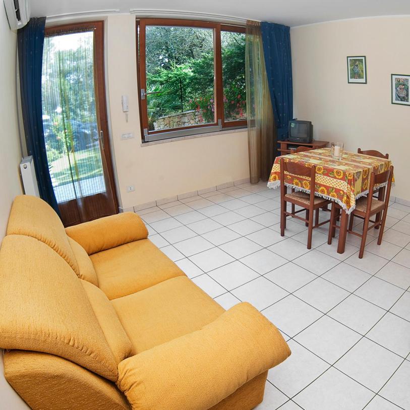 מאלצ'סינה Casa Facchinetti Yellow Apartment מראה חיצוני תמונה