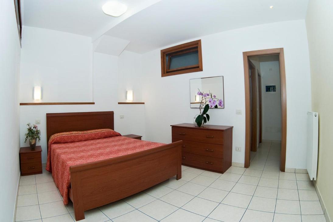 מאלצ'סינה Casa Facchinetti Yellow Apartment מראה חיצוני תמונה